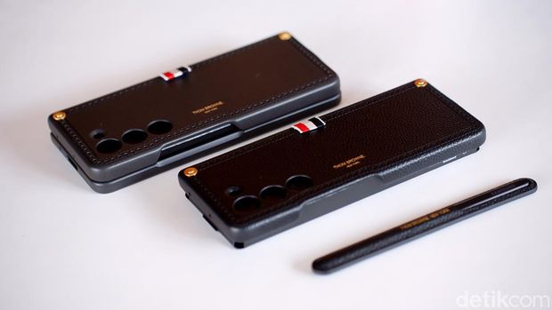 Galaxy Z Fold 5 Thom Browne
