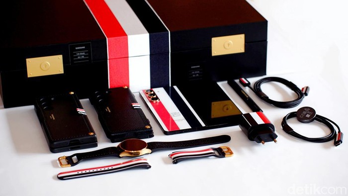 Galaxy Z Fold 5 Thom Browne