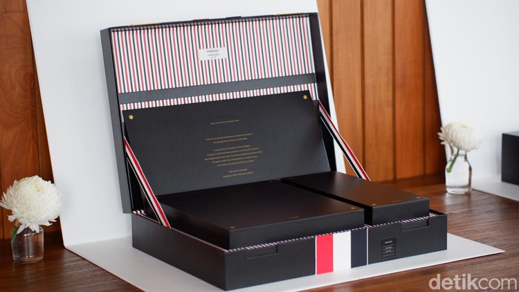 Galaxy Z Fold 5 Thom Browne