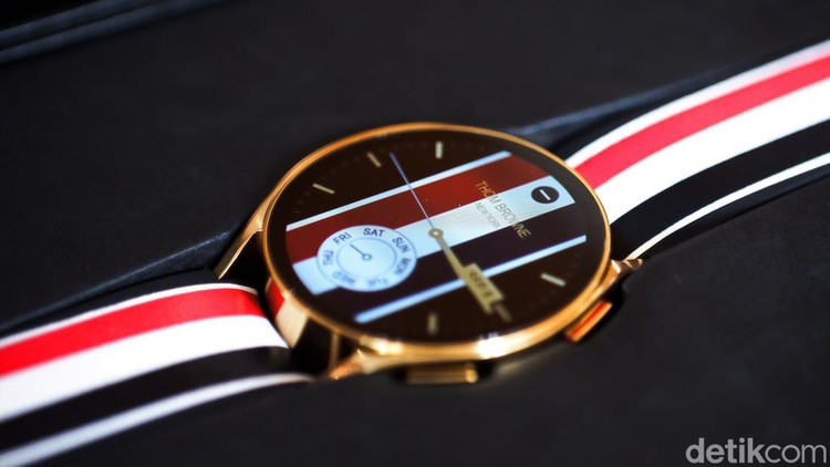 Galaxy Z Fold 5 Thom Browne