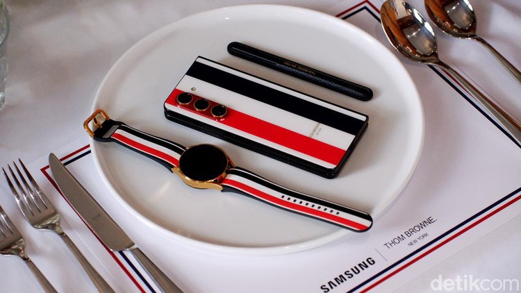 Galaxy Z Fold 5 Thom Browne