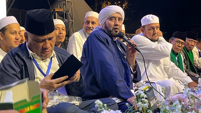Habib Syech di acara Lampung Berselawat