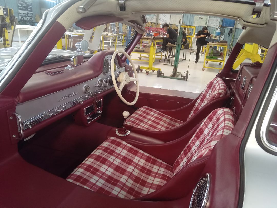 Gullwing Interior