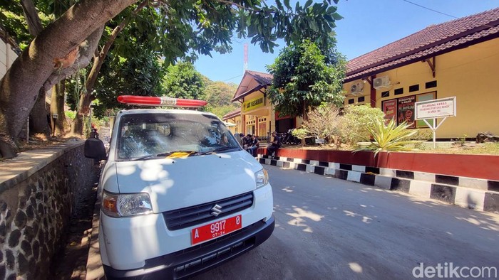 Jadi Barbuk Perzinaan, Ambulans Desa Cikamunding Parkir di Mapolres Sukabumi