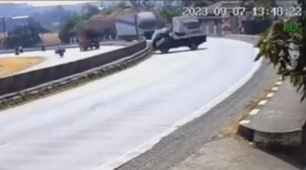 Kecelakaan pikap di Batang.