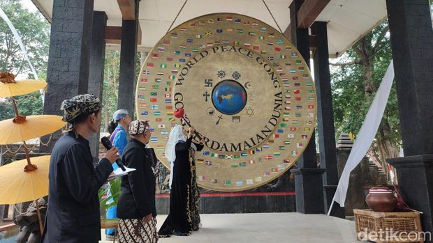 Kemeriahan Milangkala Gong Perdamaian Dunia di Ciamis