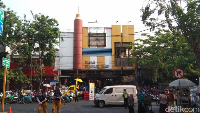 Salah satu tempat wisata kuliner di Surabaya yakni Pasar Blauran. Jika kulineran ke Pasar Blauran dengan membawa Rp 50 Ribu, dapat apa saja ya Rek?