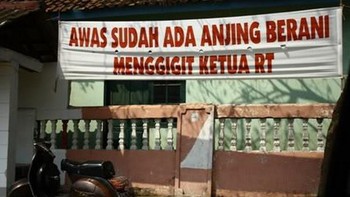 Padahal tinggal bilang awas anjing galak (Foto: Internet)