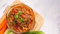 Ikan yang diolah menjadi pasta di Kamboja dikenal dengan nama Prahok. Banyak disajikan sebagai campuran makanan tradisional, pasta ini memiliki bau yang sangat menyengat. Foto: Sports Keeda