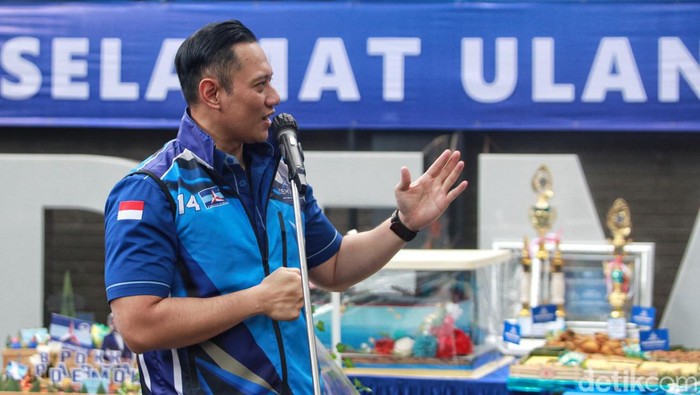 Ketua Umum Partai Demokrat, Agus Harimurti Yudhoyono (AHY) memberikan sambutan dalam rangka memperingati HUT ke-22 Partai Demokrat di DPP Partai Demokrat, Jakarta, Sabtu (9/9/2023).