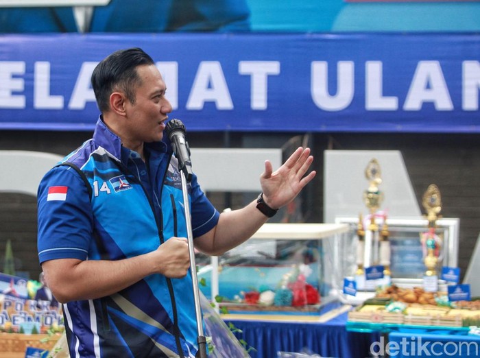 Ketua Umum Partai Demokrat, Agus Harimurti Yudhoyono (AHY) memberikan sambutan dalam rangka memperingati HUT ke-22 Partai Demokrat di DPP Partai Demokrat, Jakarta, Sabtu (9/9/2023).
