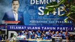Momen AHY Potong Tumpeng HUT ke-22 Partai Demokrat