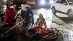 Potret Warga Tidur di Ruang Terbuka Usai Gempa M 6,8 Guncang Maroko