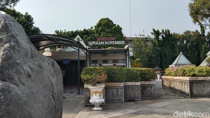 Museum Sepuluh Nopember adalah salah satu wisata yang menarik untuk dikunjungi di Surabaya. Meski demikian