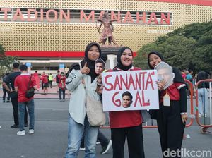 Nesya Suporter Wanita Datang Jauh dari Jakarta demi Dukung Ramadhan Sananta