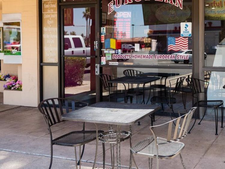 Nyamm! Di Bakery Jadul Ini Ada Aneka Pastry Tradisional Eropa