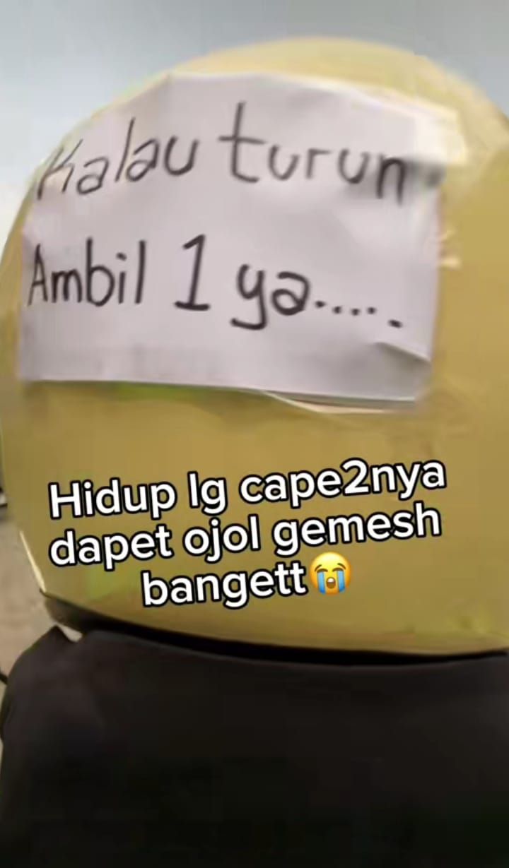 Sweet! Ojol Ini Siapkan 'Oleh-oleh' Camilan untuk Penumpangnya