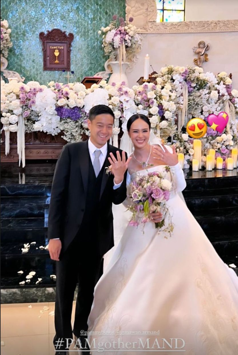 Pamela Bowie Pamela Bowie menikah dengan Armand Gunawan.