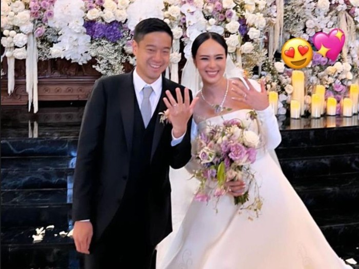 Pamela Bowie Pamela Bowie menikah dengan Armand Gunawan.