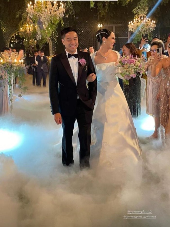 Pamela Bowie Pamela Bowie menikah dengan Armand Gunawan.