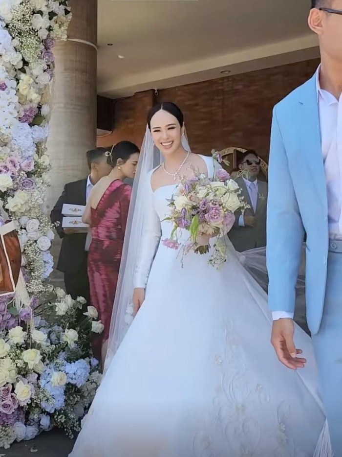 Pamela Bowie Pamela Bowie menikah dengan Armand Gunawan.