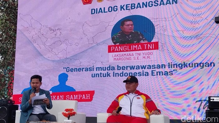 Panglima TNI Yudo Margono saat melepas tim yang akan mengkampanyekan Stop Wariskan Sampah