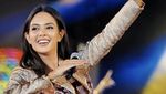 Pesona Aurelie Moeremans Saat Nongkrong Santai di Kafe Bali
