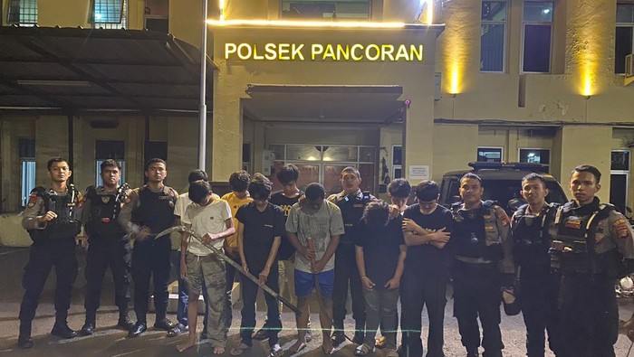Polisi amankan 10 pemuda yang hendak tawuran di Pancoran, Jaksel