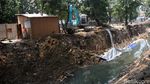 Proyek Pembangunan Turap Kali Pulomas Terus Dikebut