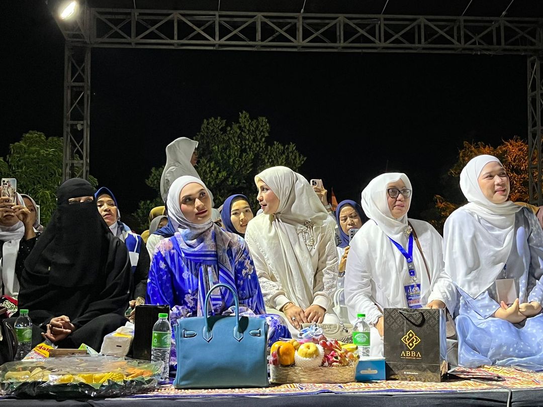 Puluhan Ribu Warga Padati Lampung Berselawat Habib Syech & Putri Zulhas