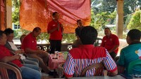 Jumadi mengingatkan agar seluruh jajaran pengurus PDI Perjuangan di tingkat kecamatan, desa dan pengurus anak ranting setingkat RW, bergerak serempak di seluruh wilayah Sanggau. 