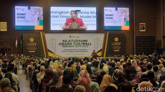Suasana silaturahmi UMY dengan orang tua mahasiswa baru di Sportorium UMY, Kasihan, Bantul, Sabtu (9/9/2023).