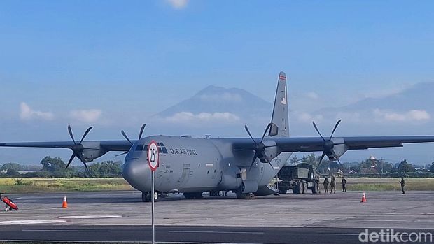 Tentara Gabungan SGS simulasi pembebasan bandara Banyuwangi