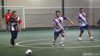 Para peserta menghadiri pertandingan futsal dalam rangka Hari Bhakti Postel ke-78, di Jakarta, Sabtu (9/9/2023).