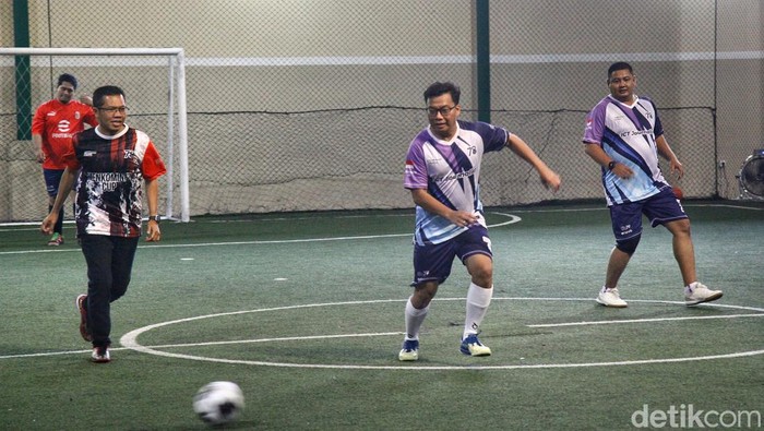 Para peserta menghadiri pertandingan futsal dalam rangka Hari Bhakti Postel ke-78, di Jakarta, Sabtu (9/9/2023).