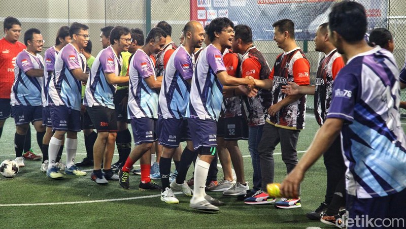 Para peserta menghadiri pertandingan futsal dalam rangka Hari Bhakti Postel ke-78, di Jakarta, Sabtu (9/9/2023).