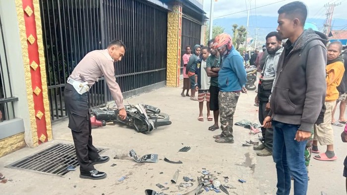 Dua pelaku jambret berinisial RH (20) dan EW (30) di Wamena, Kabupaten Jayawijaya, Papua Pegunungan mengalami kecelakaan.
