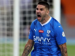 Penyerang Al Hilal, Aleksandar Mitrovic membayangi dengan sudah cetak 19 gol dari 18 laga (AFP)