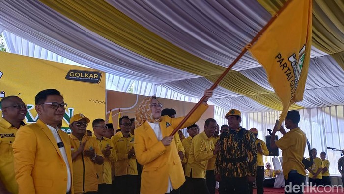 Anne Ratna Mustika usai dilantik jadi Ketua Partai Golkar Purwakarta.