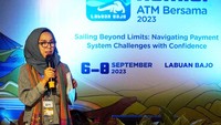 Meeting Komisi ATM Bersama 2023 itu bertema “Sailing Beyond Limits: Navigating Payment System Challenges with Confidence. Direktur Keuangan & Layanan Korporate Artajasa Siti Hidayati memberikan paparan soal hasil UMKM Binaan Bank NTT disela acara Meeting Komisi ATM Bersama yang berlangsung di Labuan Bajo, Nusa Tenggara Timur.