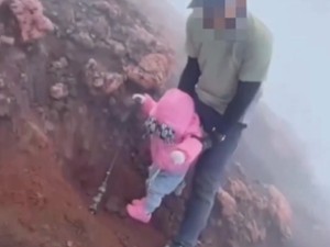 Ini Alasan Ayah Ajak Balita Mendaki Gunung Kerinci