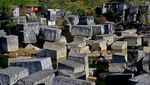 Melihat Bekas Galian Tambang Marmer di Maros