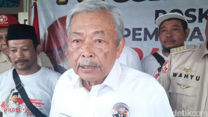 Dewan Pembina Relawan Prabowo, Bibit Waluyo saat meresmikan posko pemenangan Prabowo di Pati, Minggu (10/9/2024).