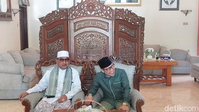 Cak Imin sowan ke kediaman salah satu Ketua PBNU KH Hasib Wahab Chasbullah di Jombang, Jawa Timur.