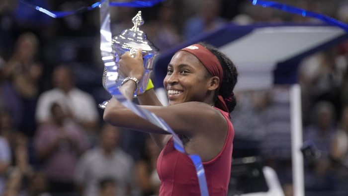 Coco Gauff, of the United States, poses for photographs after defeating Aryna Sabalenka, of Belarus, during the womens singles final of the U.S. Open tennis championships, Saturday, Sept. 9, 2023, in New York. (AP Photo/Charles Krupa)