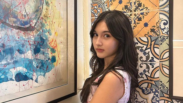 5 Pesona Gaby Rosse, Selebgram Kelahiran Kanada yang Suka Banget Pete