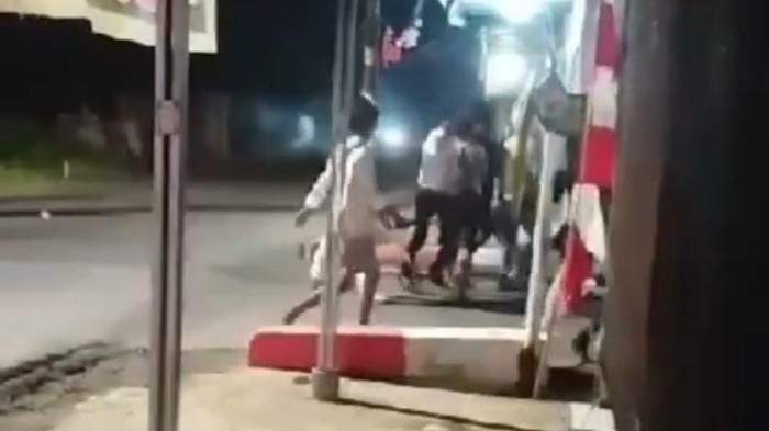 Geng motor bersajam serang warga di Deli Serdang. (Foto: Istimewa).