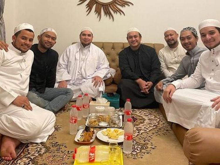 Gilang Dirga Girang Menjamu Ulama dan Makan Romantis Bareng Istri