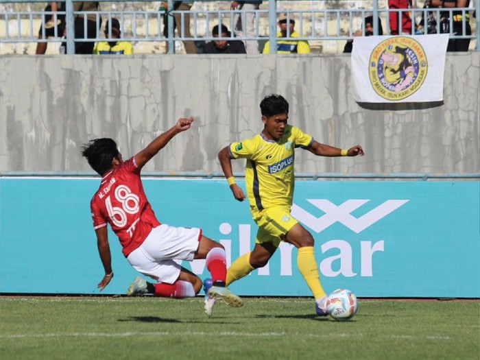 Gresik United Vs Persekat Tegal