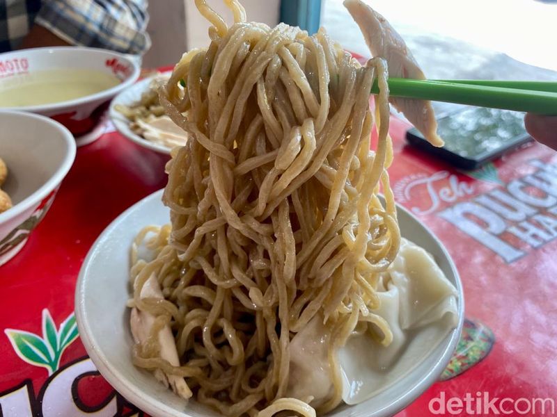 Gurih Alami Bakmi Ayam Kampung Racikan Pak Ahok, Pakai Kaldu Murni